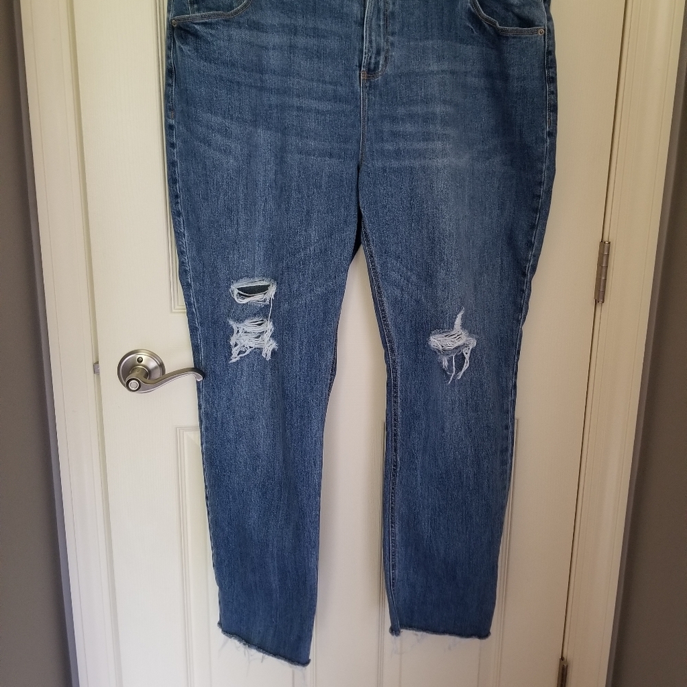 Women's Sz 18 Old Navy Distressed Boyfriend Jean
